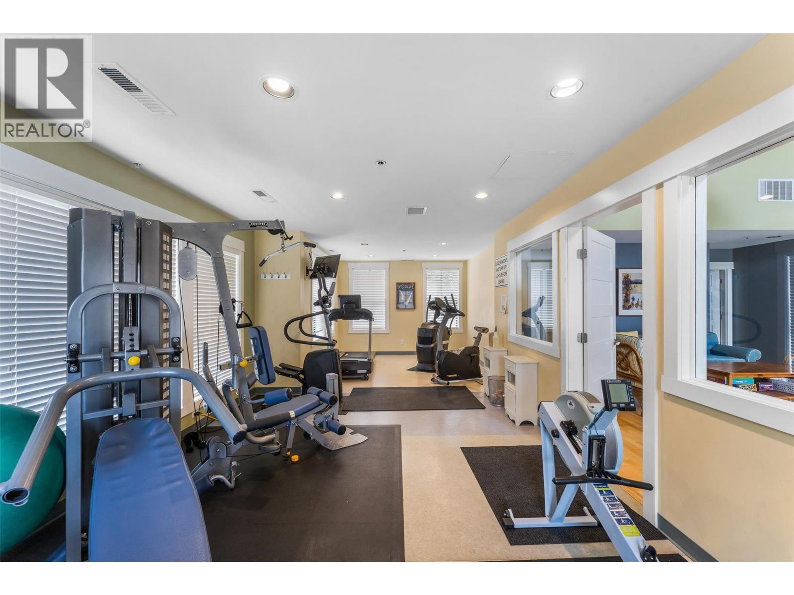 3880 Truswell Road Unit# 325, Kelowna, BC - Indoor Photo Showing Gym Room