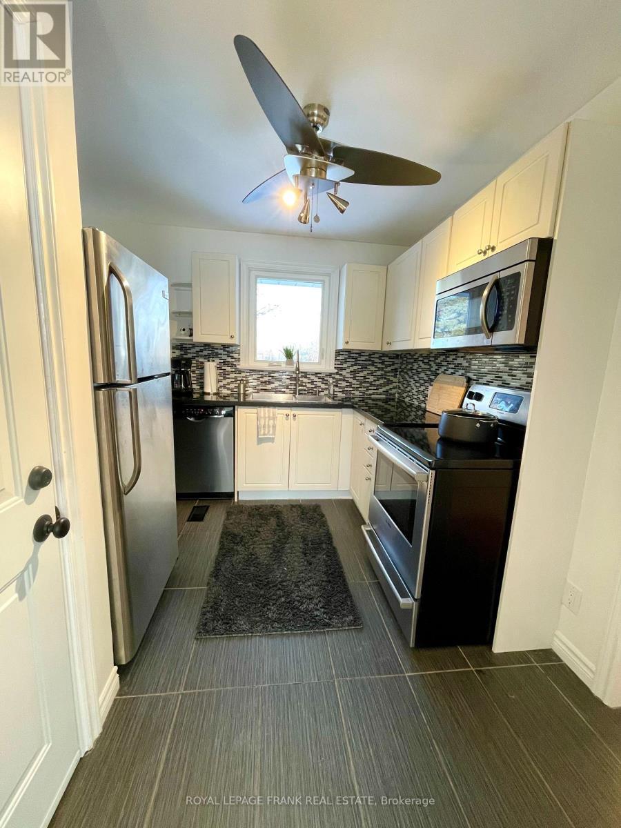 1707 Dufferin Street, Whitby (Port Whitby), ON - Indoor Photo Showing Kitchen