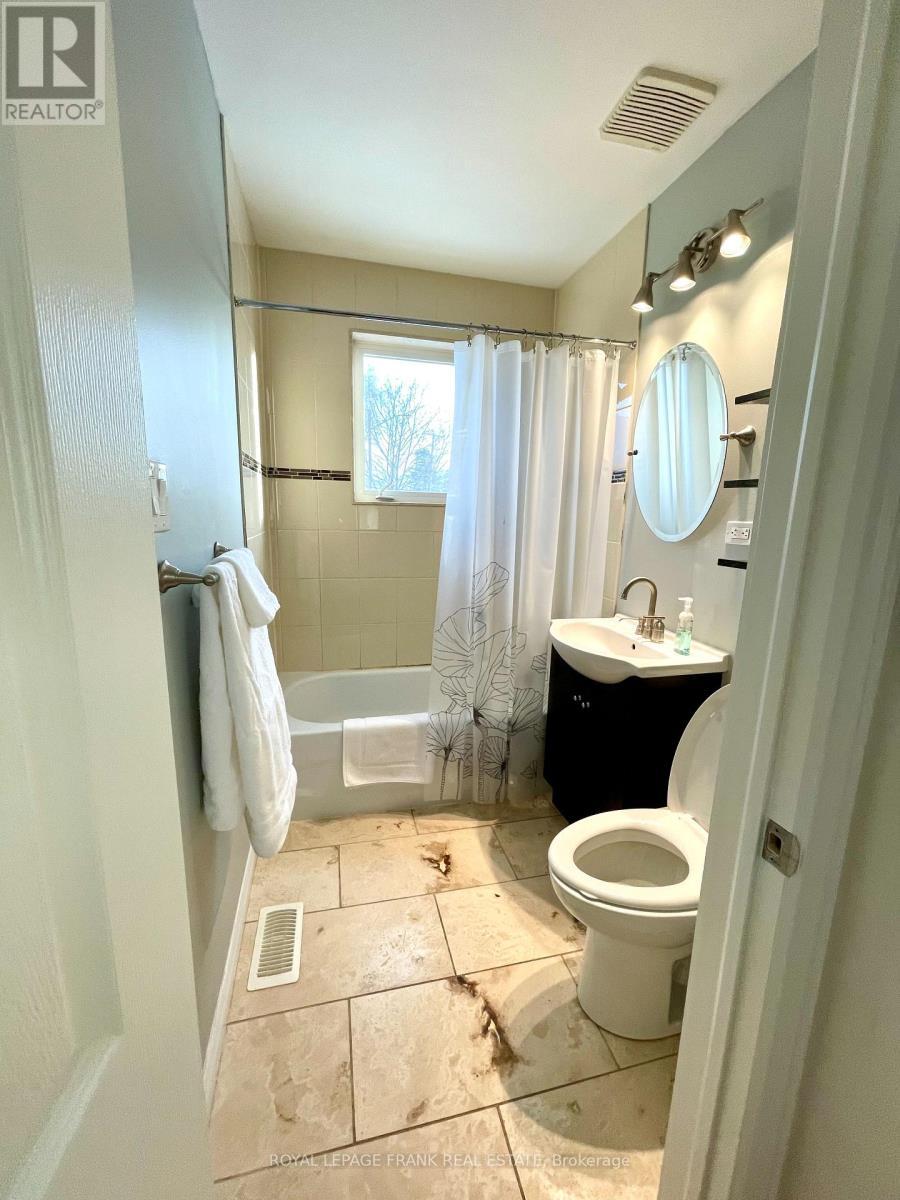 1707 Dufferin Street, Whitby (Port Whitby), ON - Indoor Photo Showing Bathroom