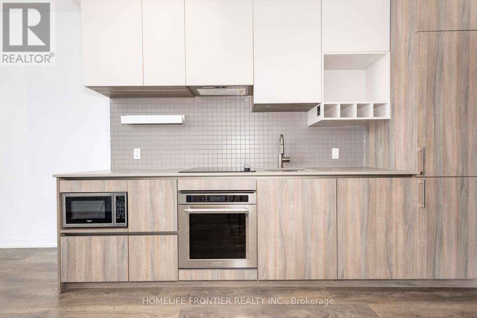 303 - 950 Portage Parkway, Vaughan, ON - Indoor Photo Showing Kitchen