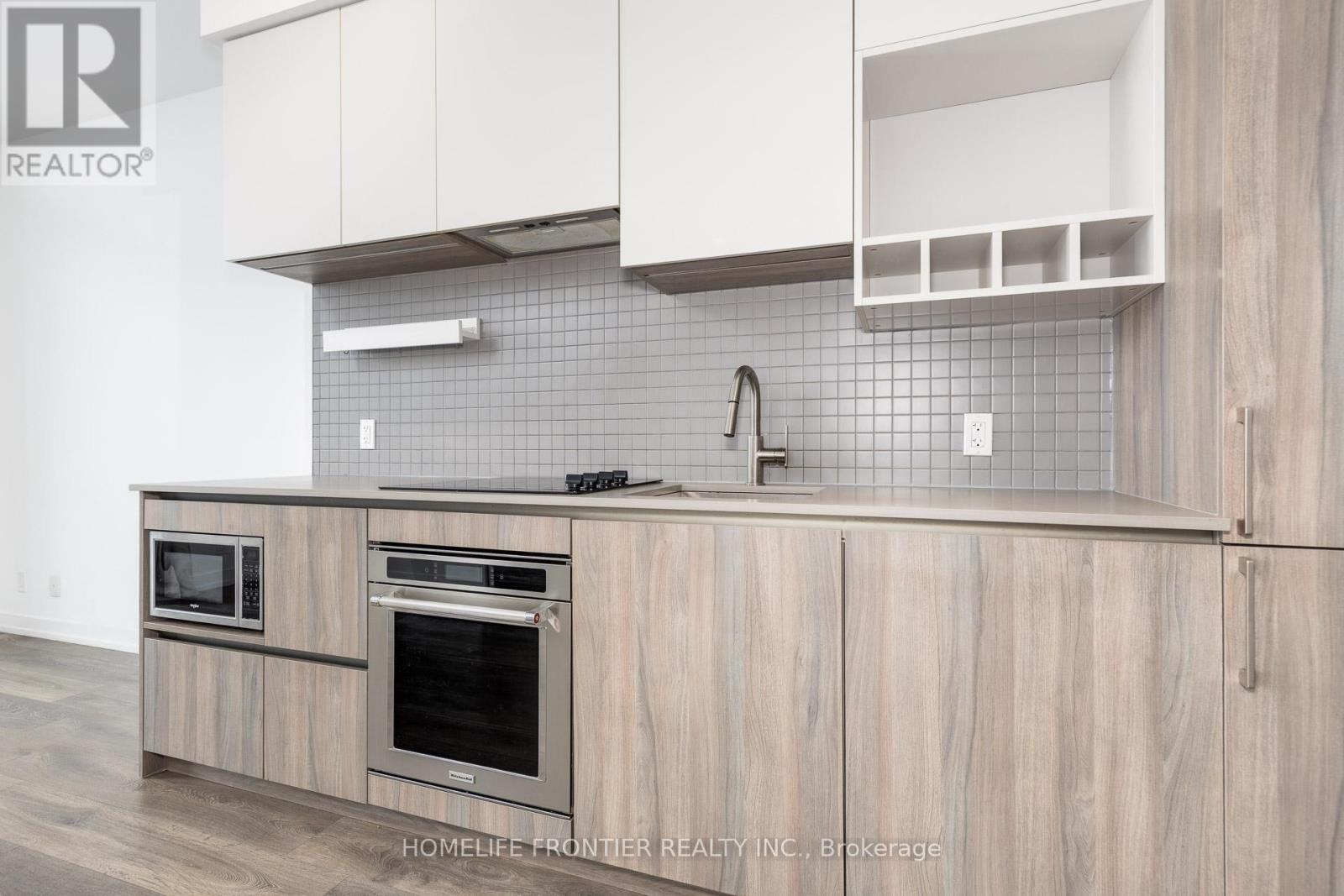 303 - 950 Portage Parkway, Vaughan, ON - Indoor Photo Showing Kitchen