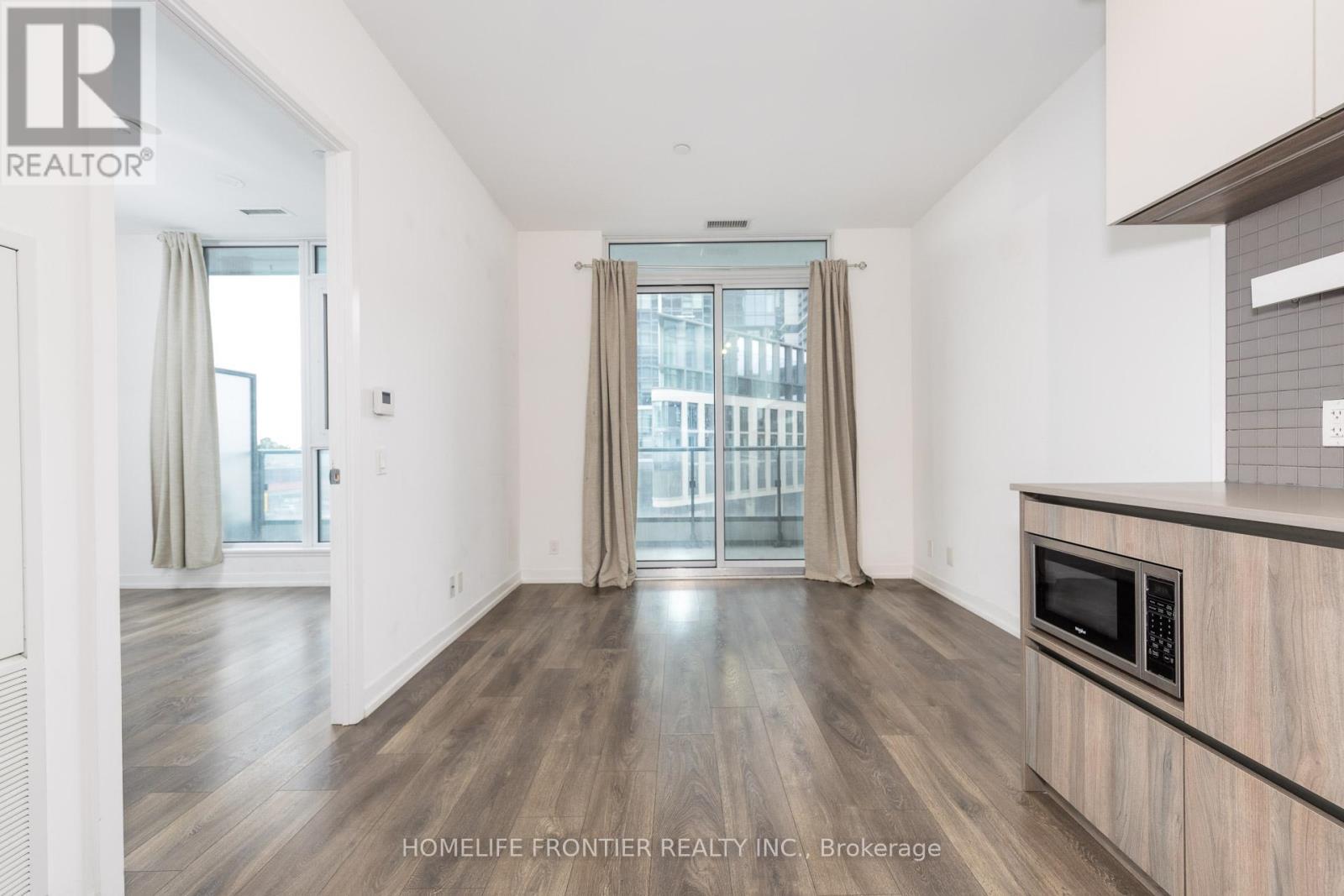 303 - 950 Portage Parkway, Vaughan, ON - Indoor With Fireplace