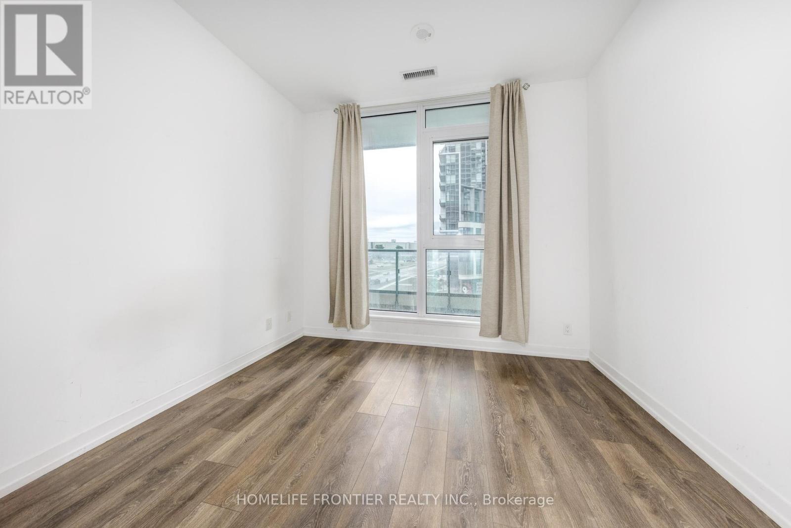 303 - 950 Portage Parkway, Vaughan, ON - Indoor Photo Showing Other Room