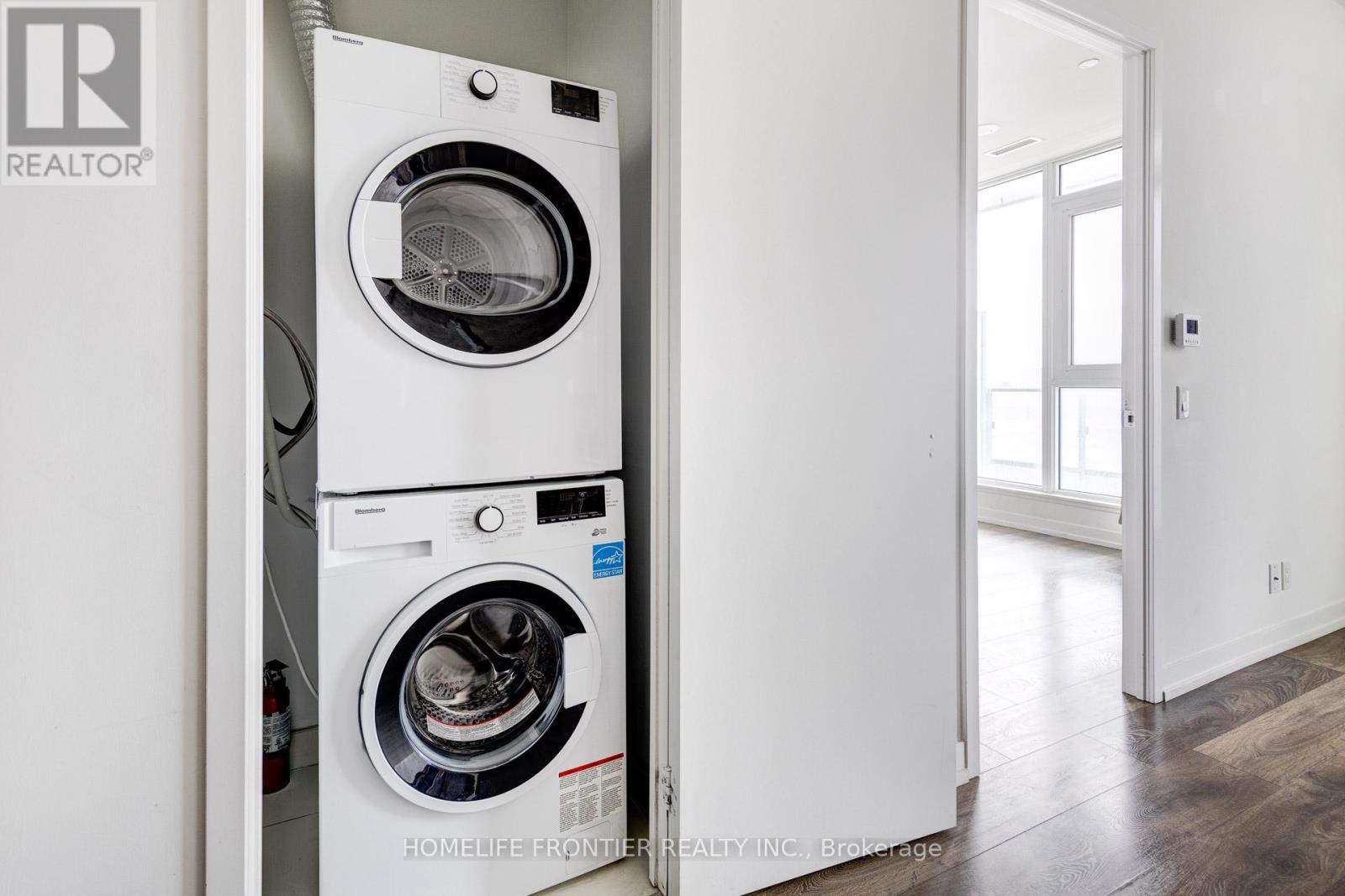 303 - 950 Portage Parkway, Vaughan, ON - Indoor Photo Showing Laundry Room