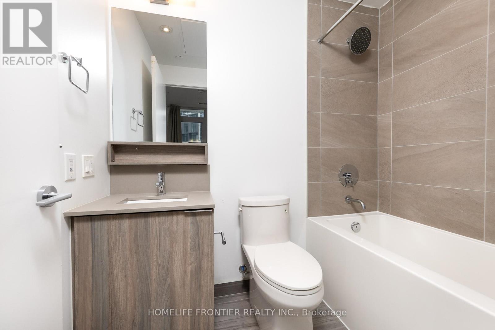 303 - 950 Portage Parkway, Vaughan, ON - Indoor Photo Showing Bathroom