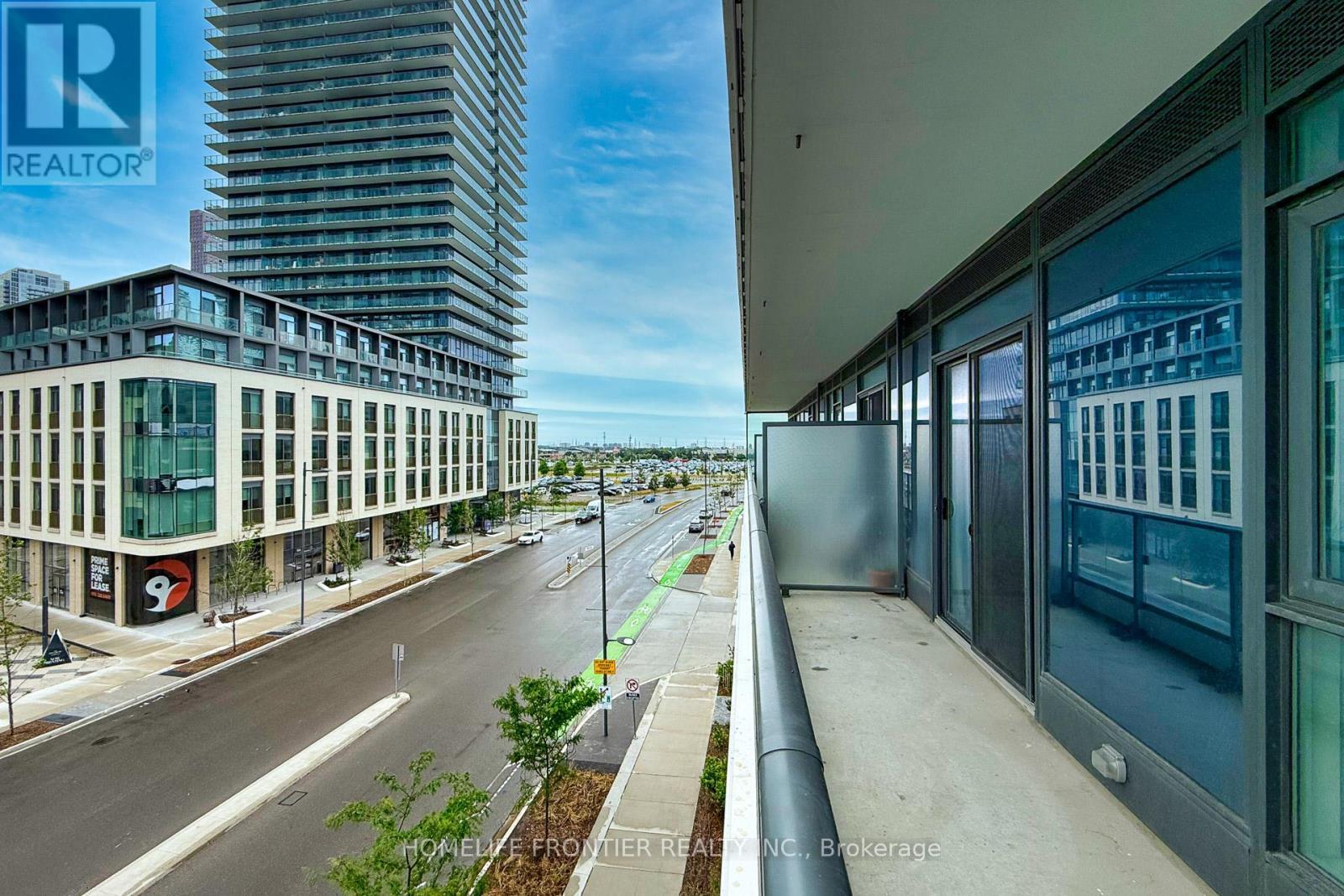 303 - 950 Portage Parkway, Vaughan, ON - Outdoor