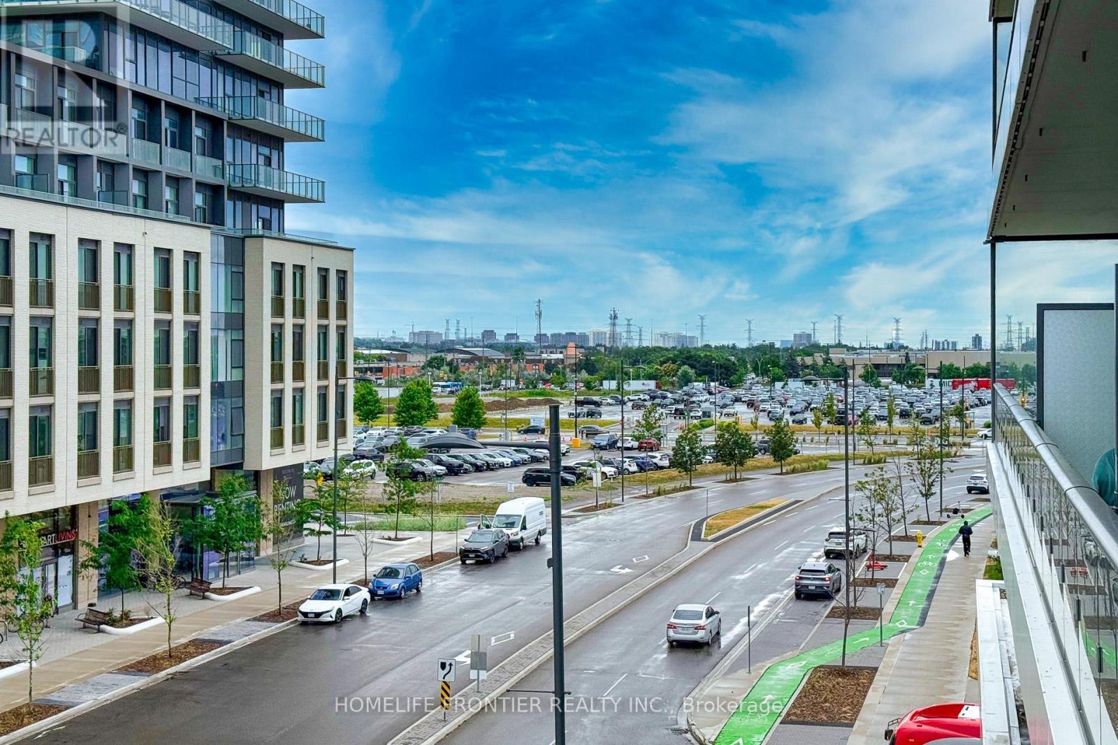 303 - 950 Portage Parkway, Vaughan, ON - Outdoor