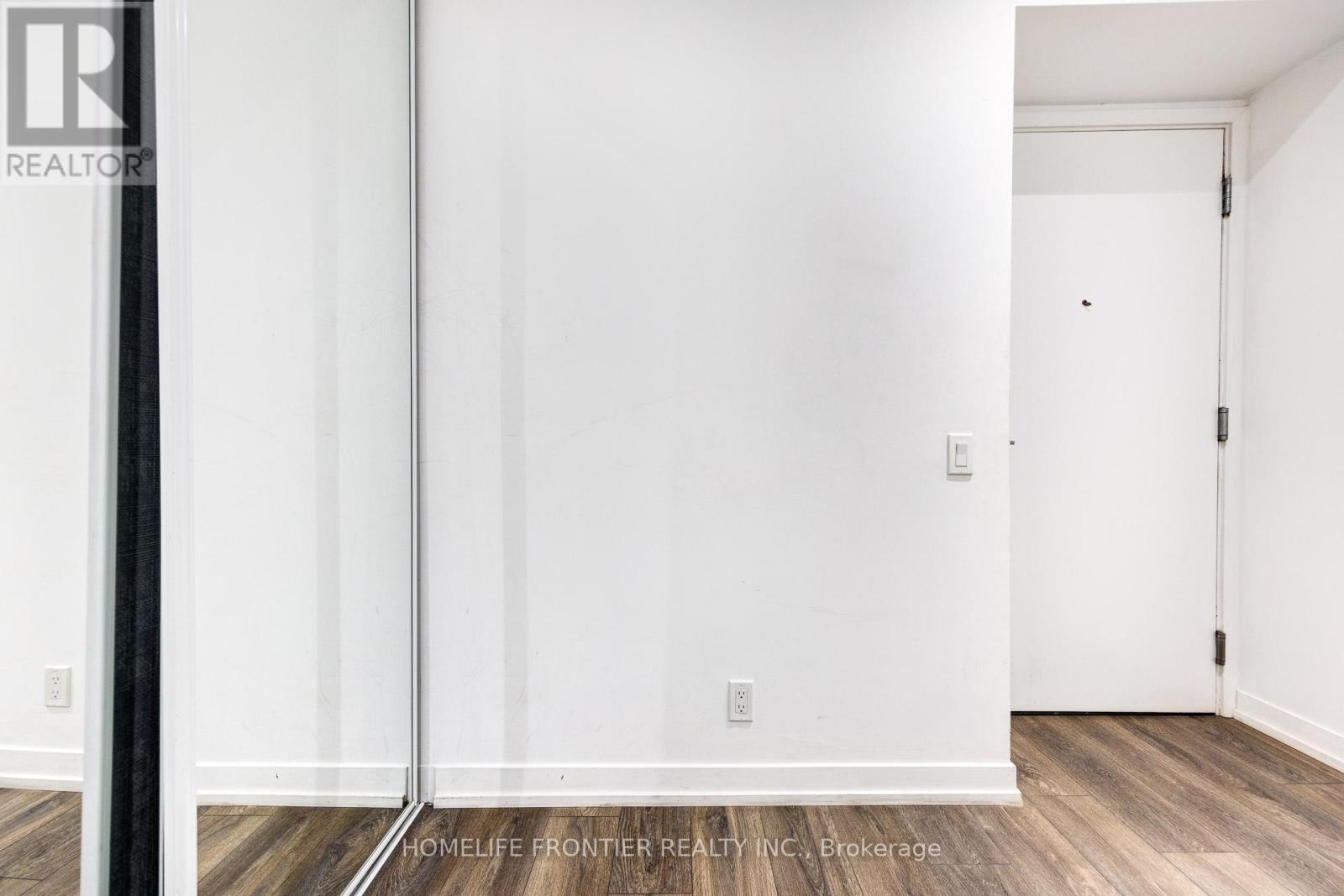 303 - 950 Portage Parkway, Vaughan, ON - Indoor Photo Showing Other Room