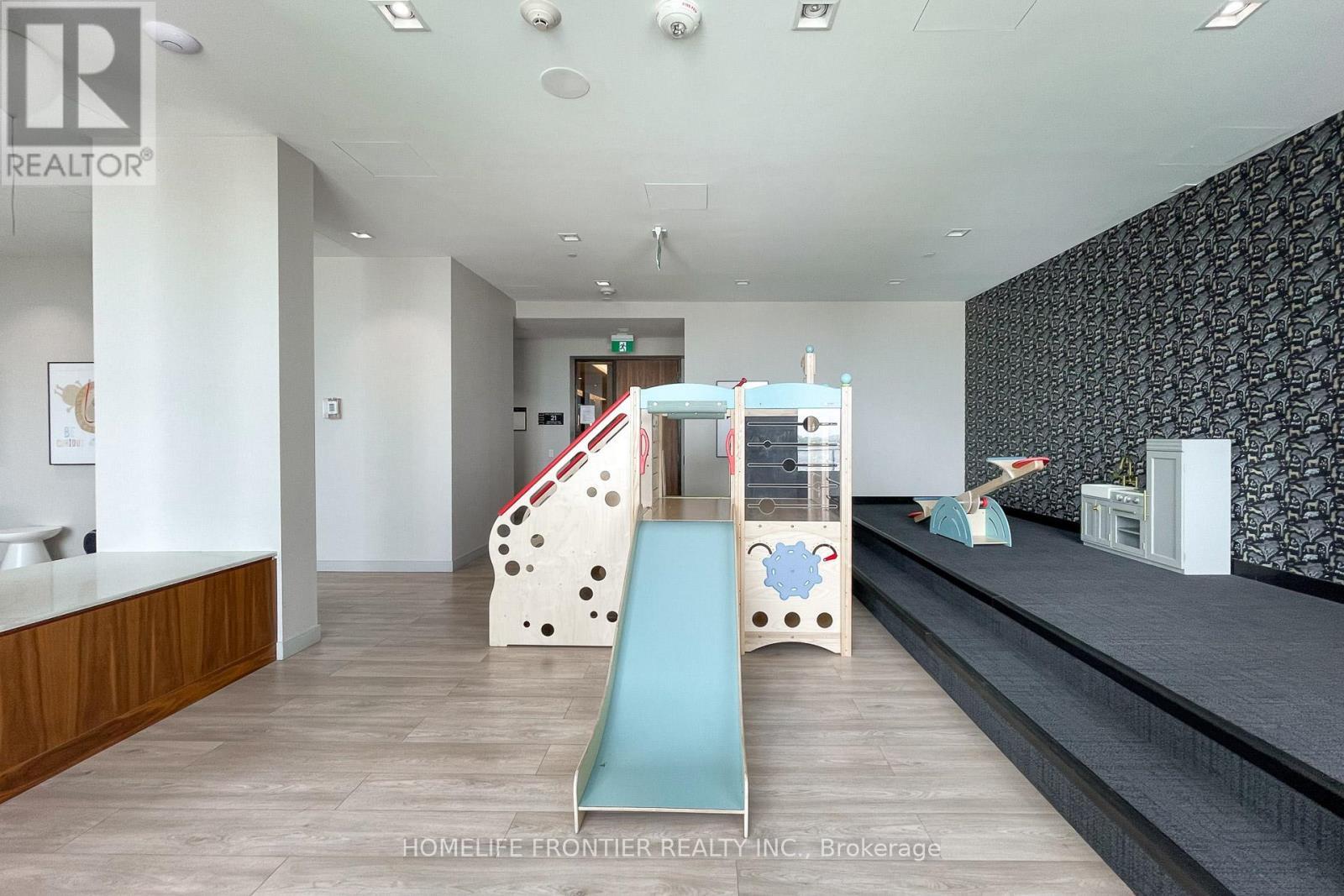 303 - 950 Portage Parkway, Vaughan, ON - Indoor Photo Showing Other Room