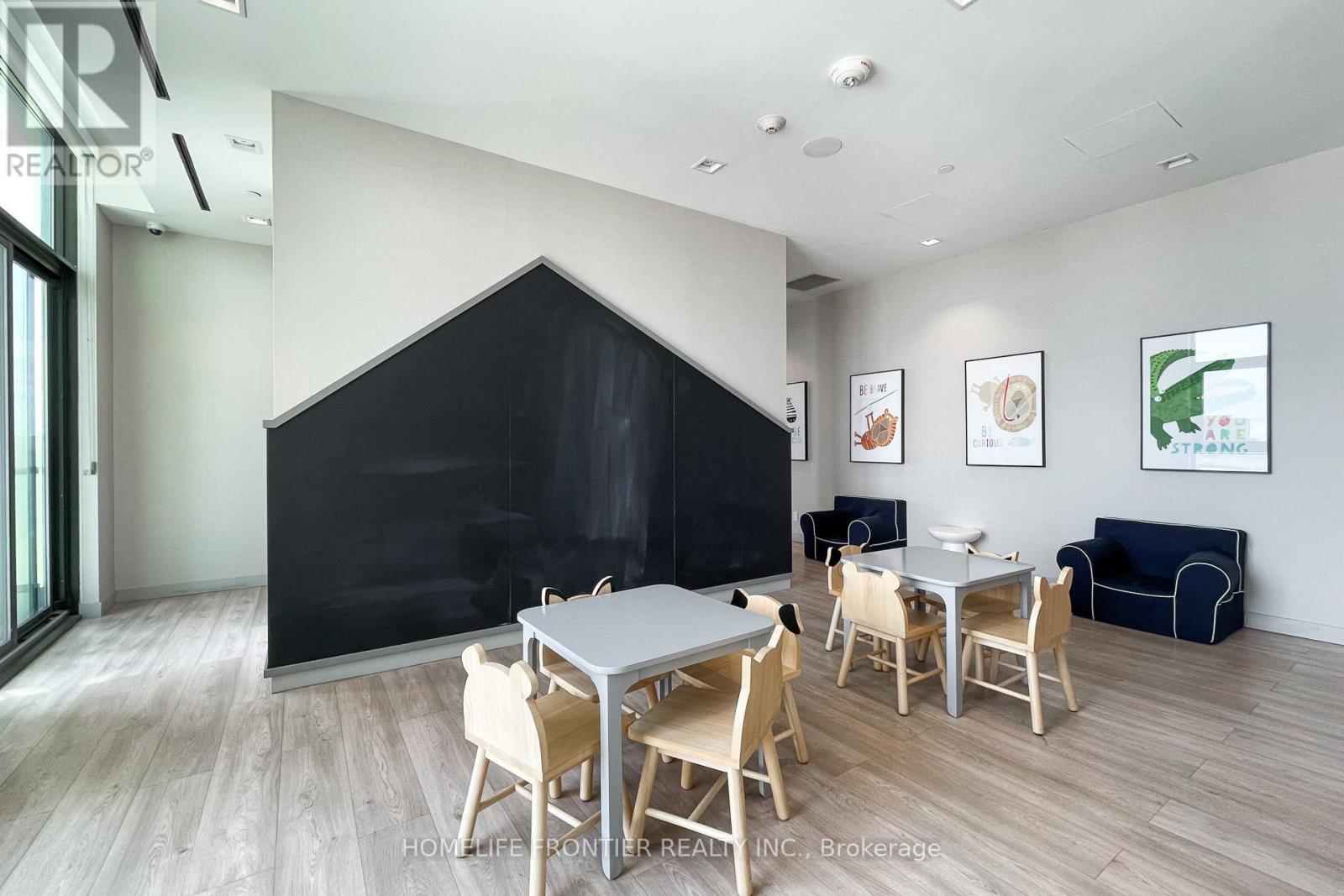 303 - 950 Portage Parkway, Vaughan, ON - Indoor