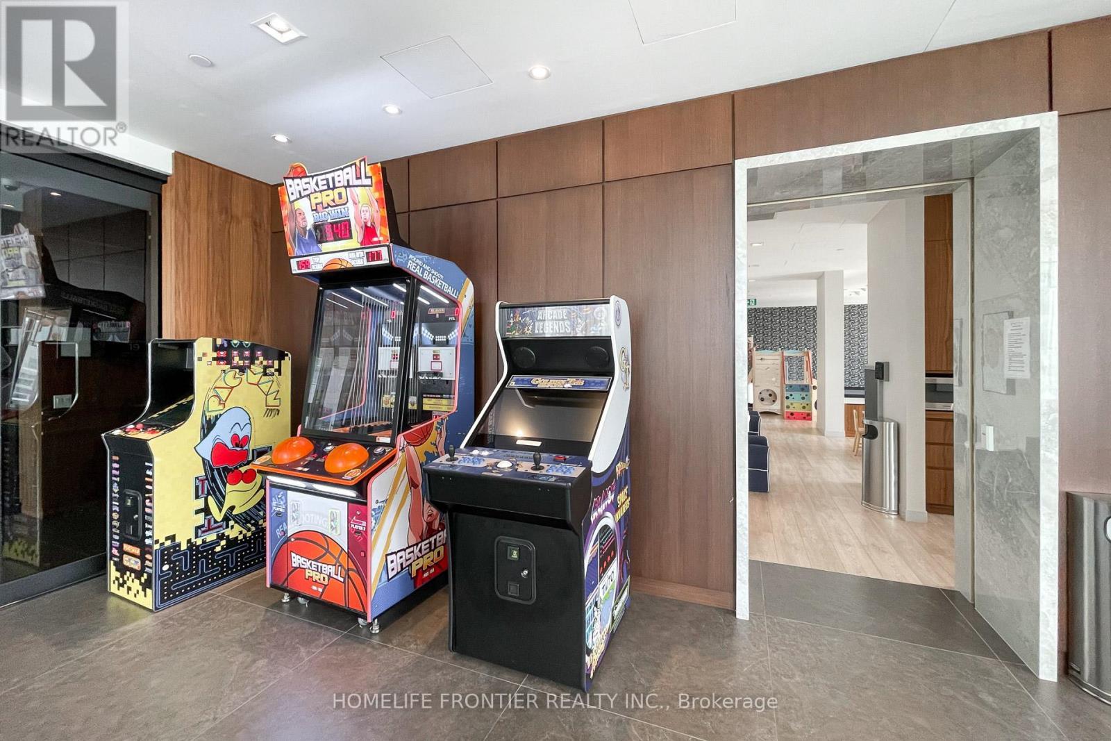 303 - 950 Portage Parkway, Vaughan, ON - Indoor