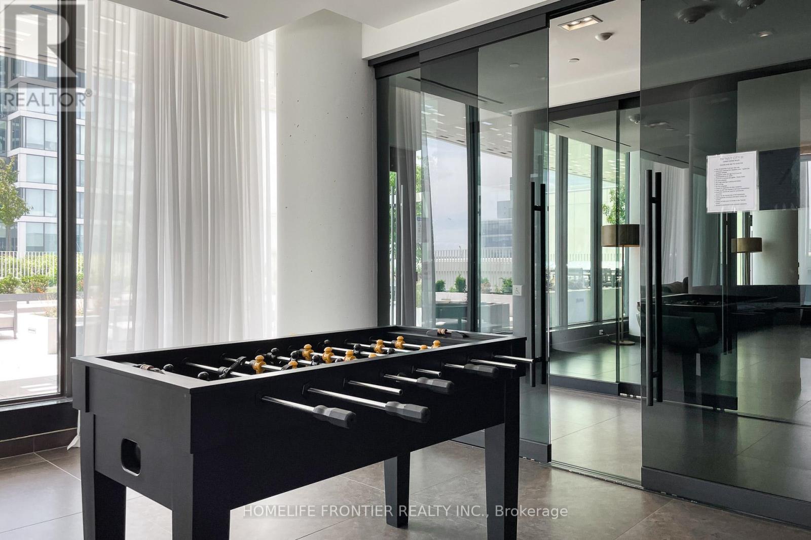 303 - 950 Portage Parkway, Vaughan, ON - Indoor Photo Showing Other Room