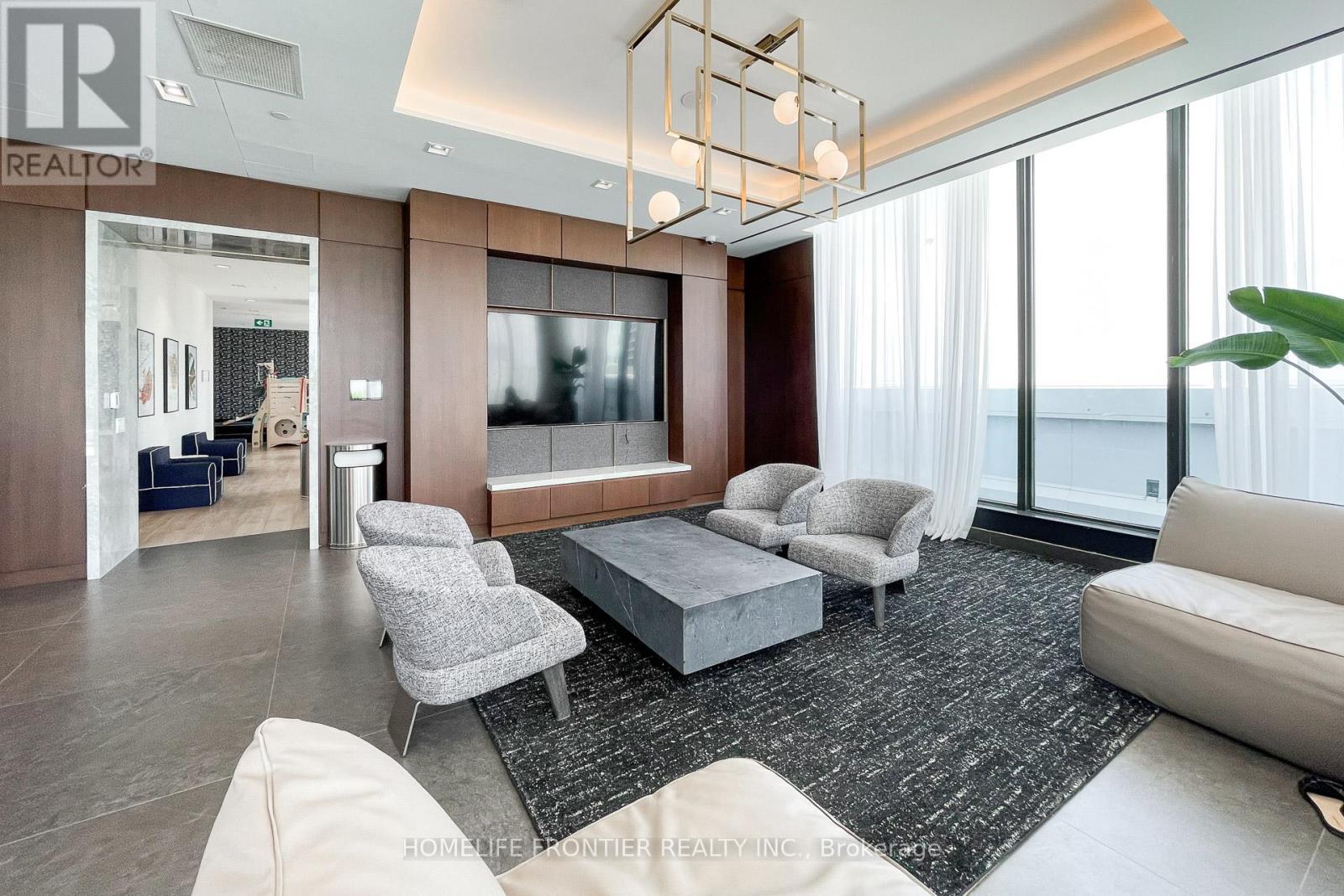 303 - 950 Portage Parkway, Vaughan, ON - Indoor Photo Showing Living Room