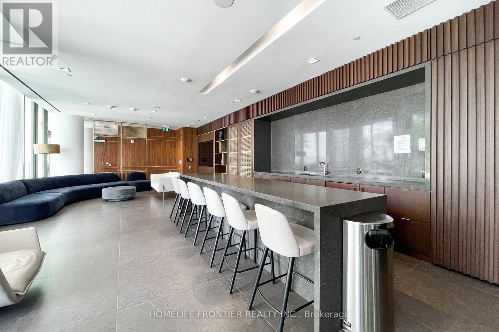 303 - 950 Portage Parkway, Vaughan, ON - Indoor Photo Showing Other Room