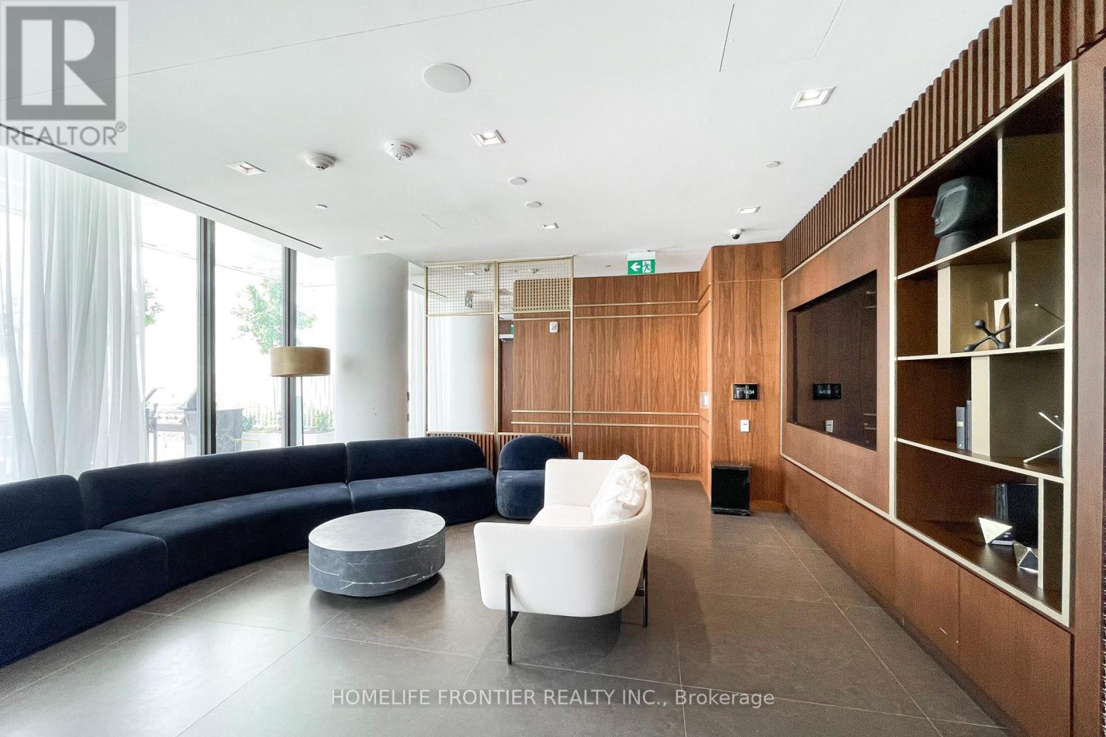 303 - 950 Portage Parkway, Vaughan, ON - Indoor