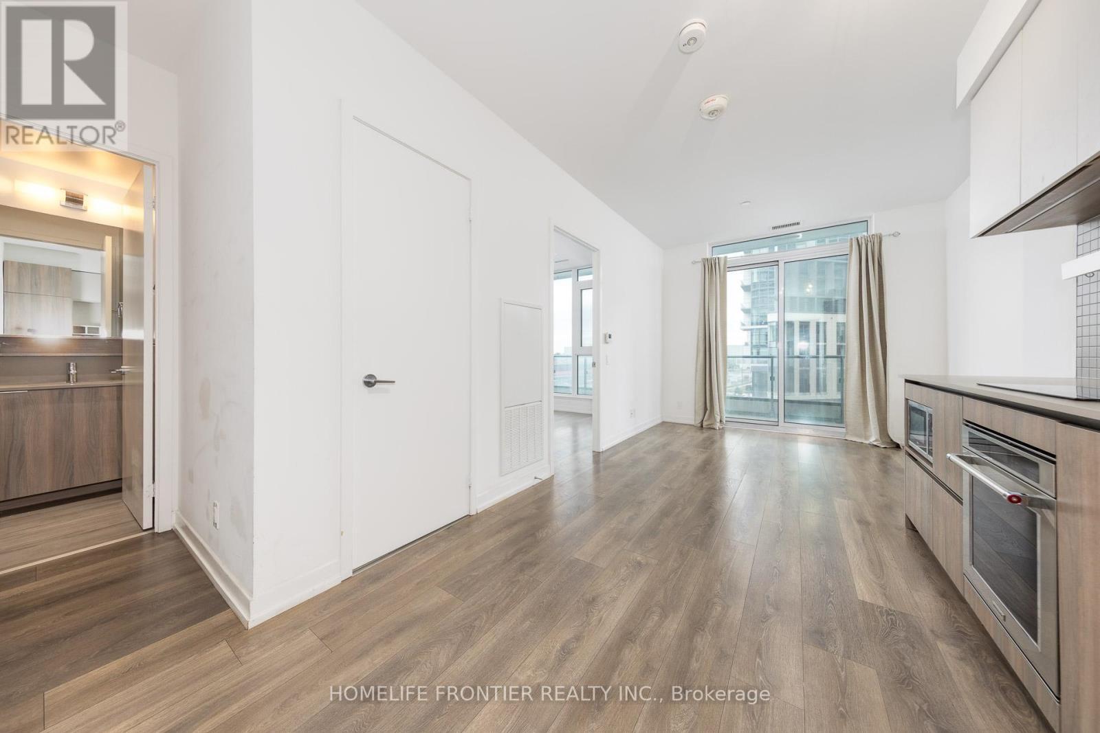 303 - 950 Portage Parkway, Vaughan, ON - Indoor