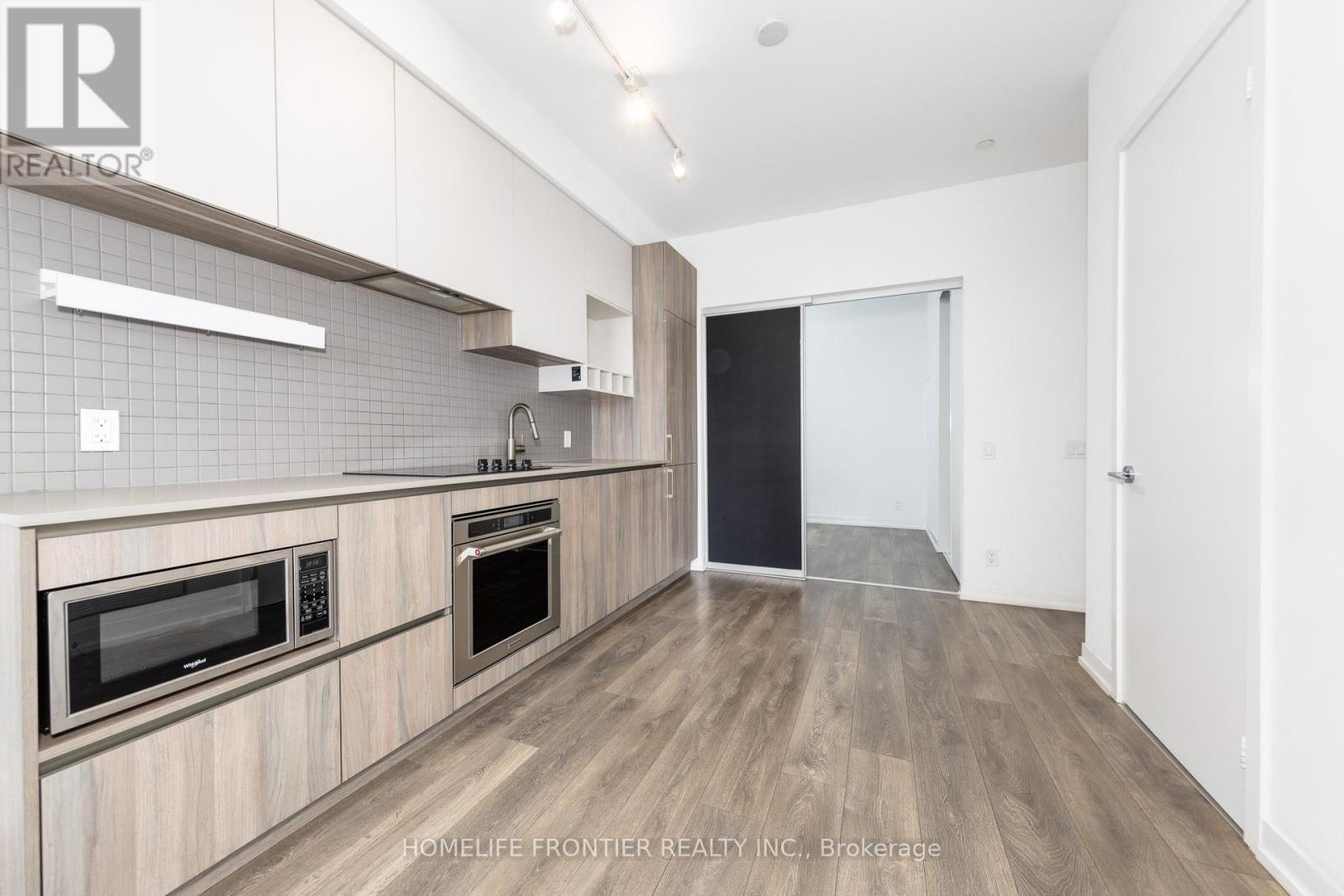 303 - 950 Portage Parkway, Vaughan, ON - Indoor Photo Showing Kitchen
