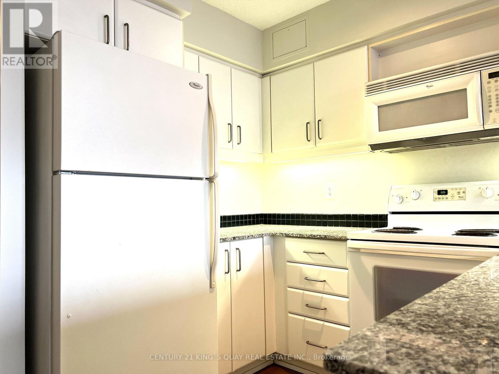 2411 - 33 Sheppard Avenue E, Toronto, ON - Indoor Photo Showing Kitchen