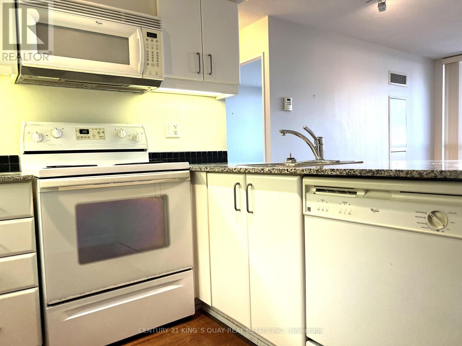 2411 - 33 Sheppard Avenue E, Toronto, ON - Indoor Photo Showing Kitchen