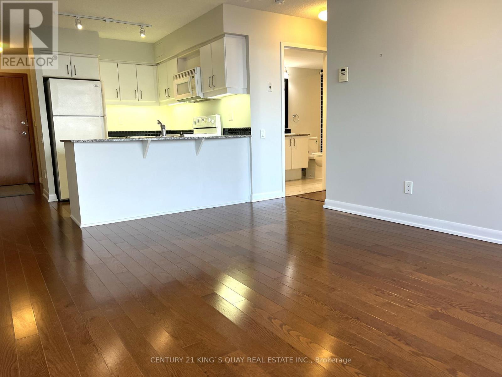 2411 - 33 Sheppard Avenue E, Toronto, ON - Indoor Photo Showing Kitchen