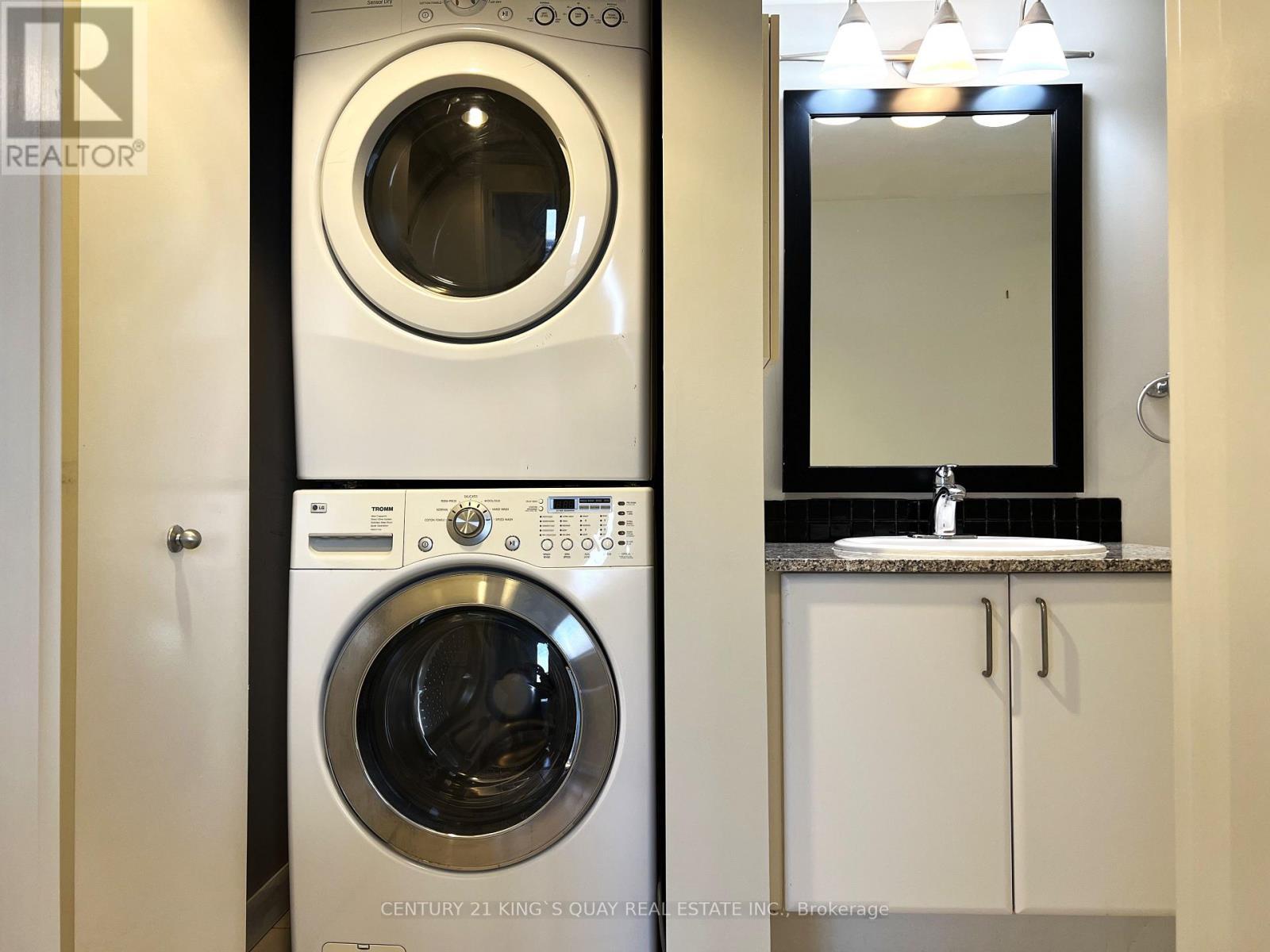 2411 - 33 Sheppard Avenue E, Toronto, ON - Indoor Photo Showing Laundry Room