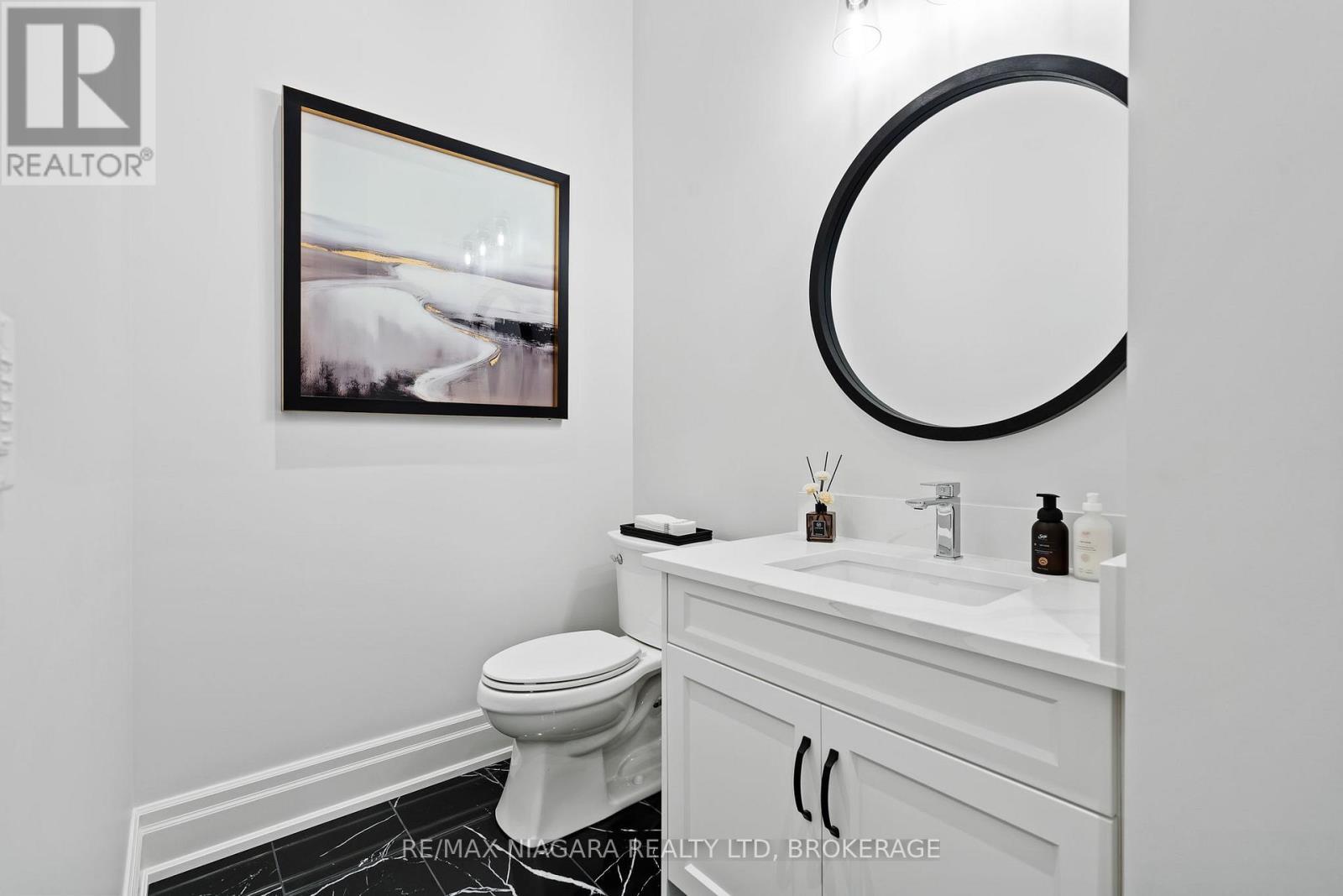 107 Millpond Road, Niagara-On-The-Lake (St. Davids), ON - Indoor Photo Showing Bathroom