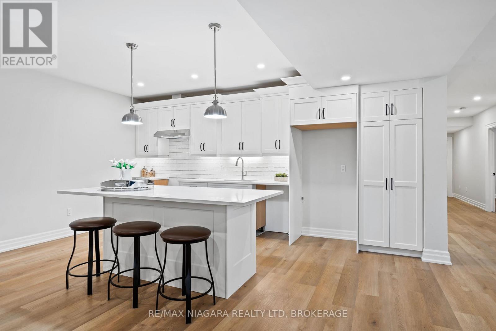 107 Millpond Road, Niagara-On-The-Lake (St. Davids), ON - Indoor Photo Showing Kitchen With Upgraded Kitchen
