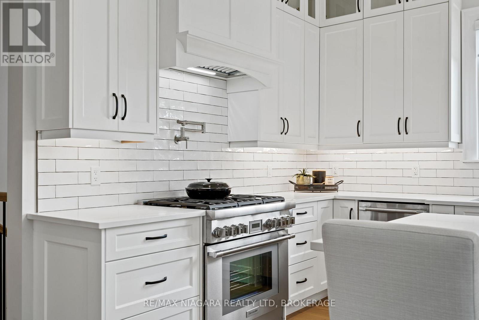 107 Millpond Road, Niagara-On-The-Lake (St. Davids), ON - Indoor Photo Showing Kitchen With Upgraded Kitchen