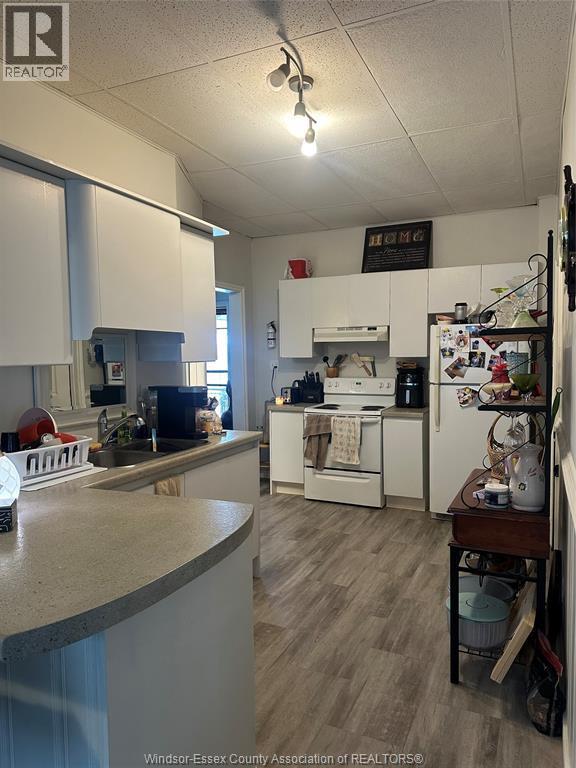183 Simcoe Street, Amherstburg, ON - Indoor Photo Showing Kitchen