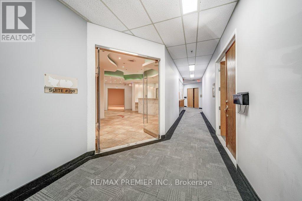 Du200 - 140 Woodbridge Avenue, Vaughan, ON