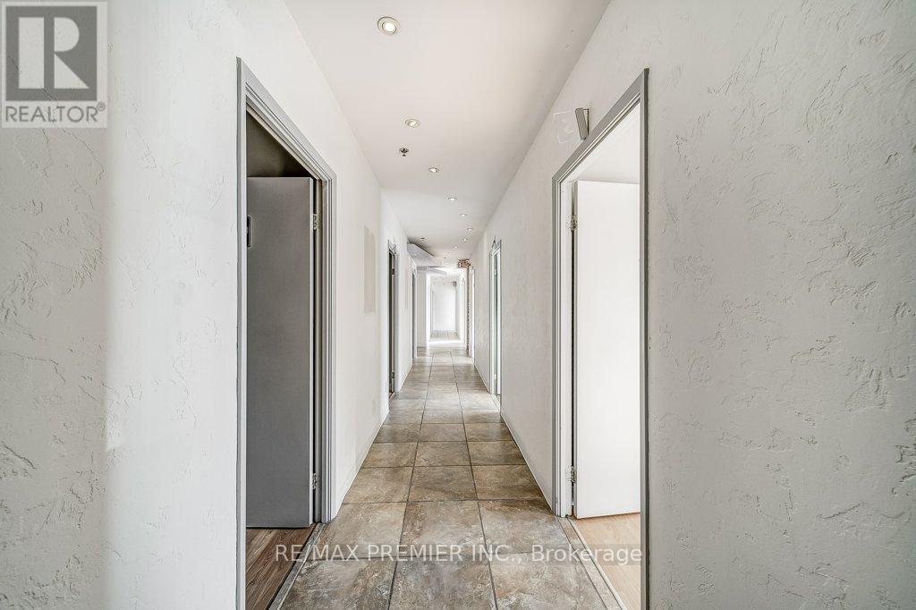 Du200 - 140 Woodbridge Avenue, Vaughan, ON