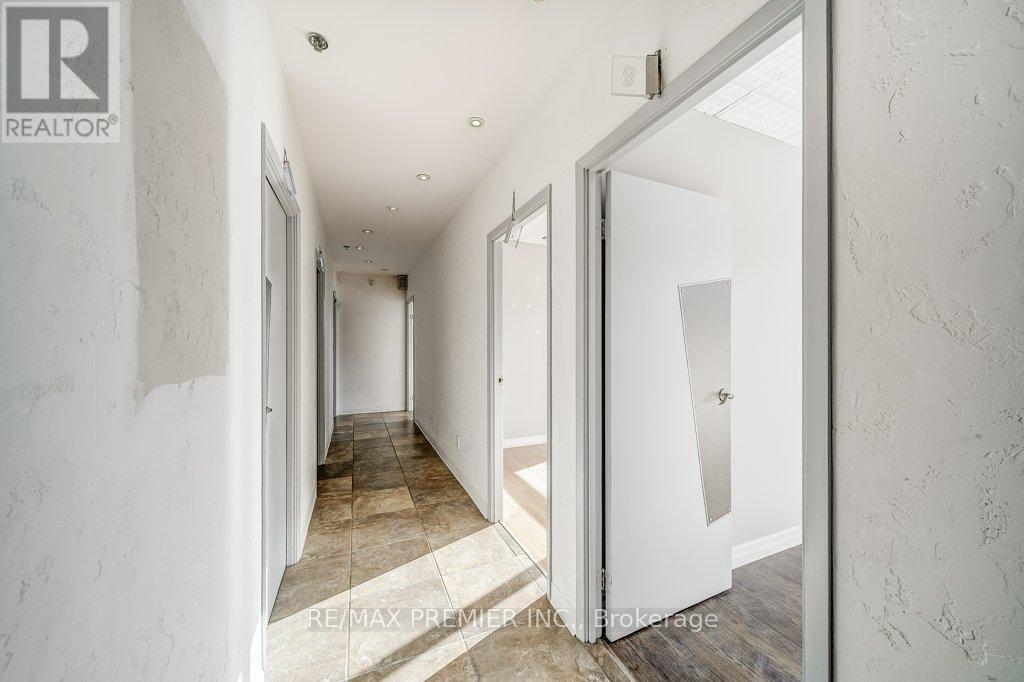 Du200 - 140 Woodbridge Avenue, Vaughan, ON