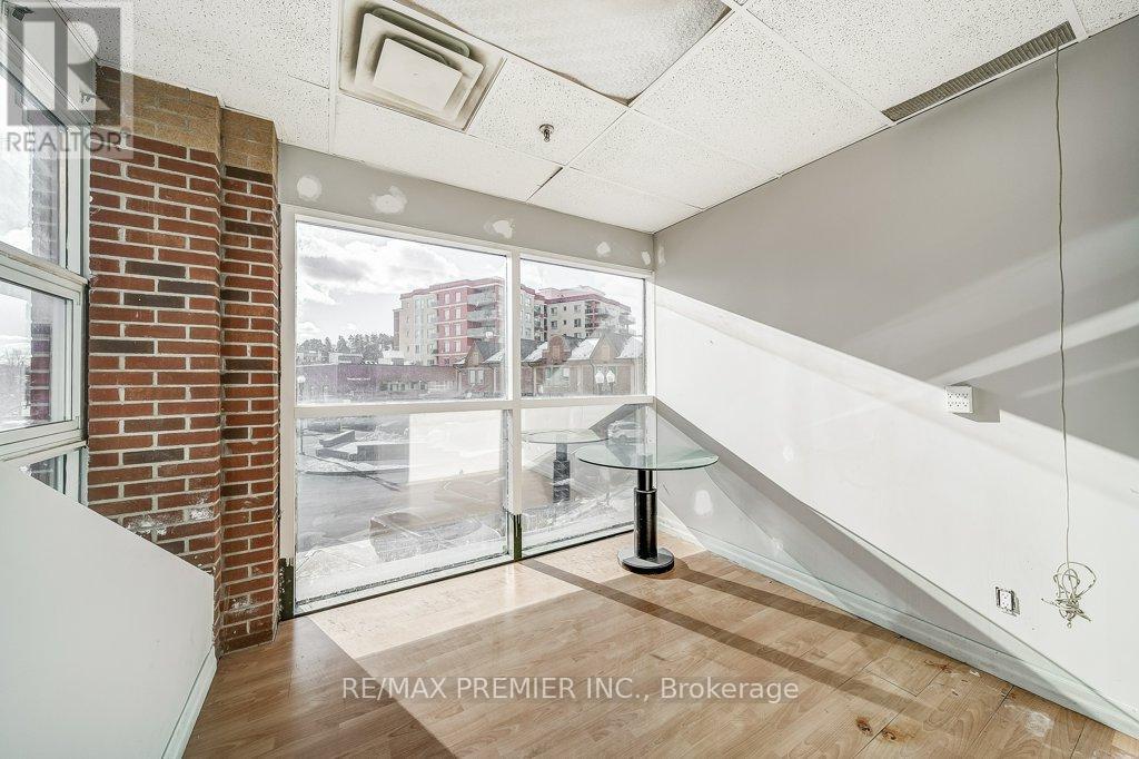 Du200 - 140 Woodbridge Avenue, Vaughan, ON