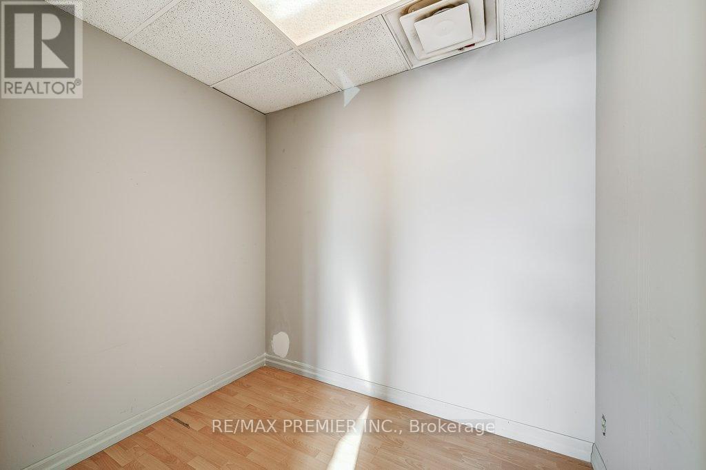 Du200 - 140 Woodbridge Avenue, Vaughan, ON