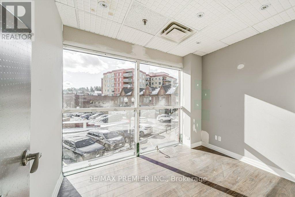 Du200 - 140 Woodbridge Avenue, Vaughan, ON