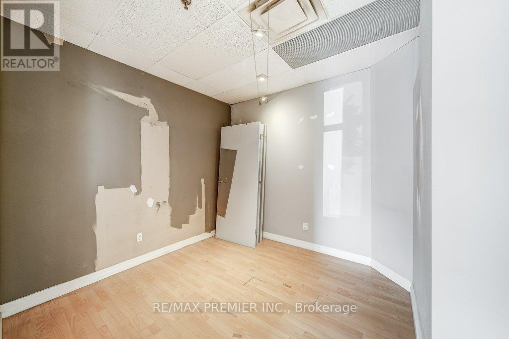 Du200 - 140 Woodbridge Avenue, Vaughan, ON