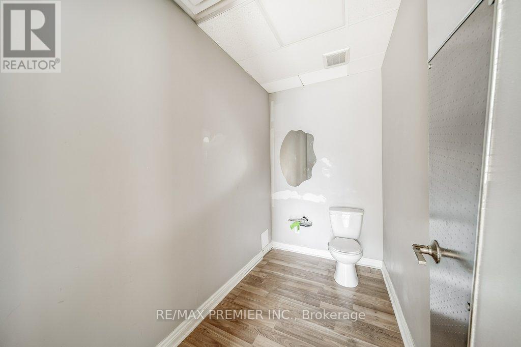 Du200 - 140 Woodbridge Avenue, Vaughan, ON