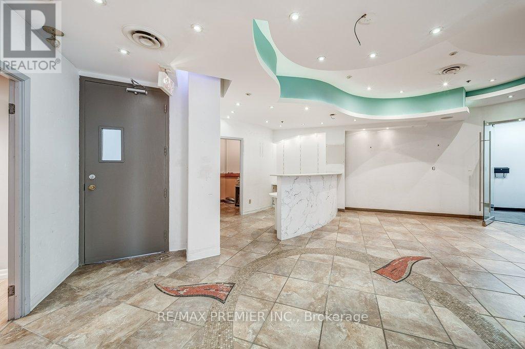 Du200 - 140 Woodbridge Avenue, Vaughan, ON