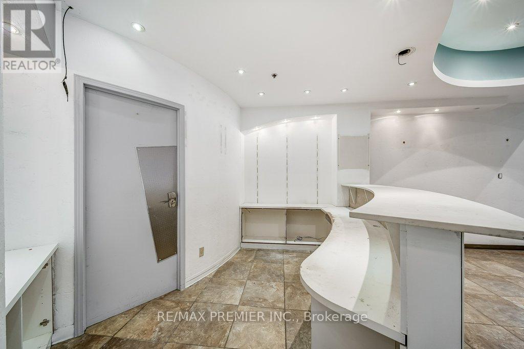 Du200 - 140 Woodbridge Avenue, Vaughan, ON