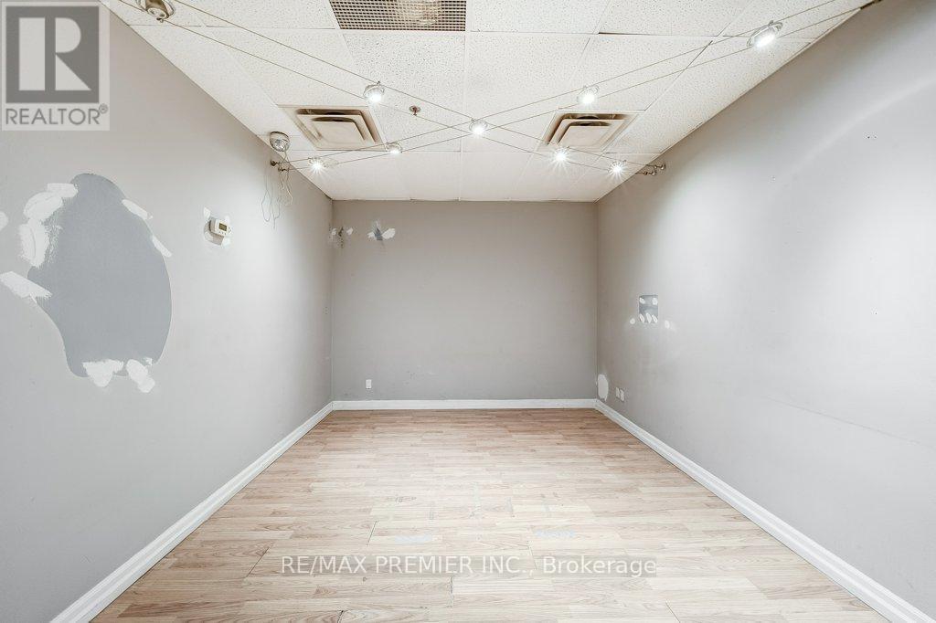 Du200 - 140 Woodbridge Avenue, Vaughan, ON