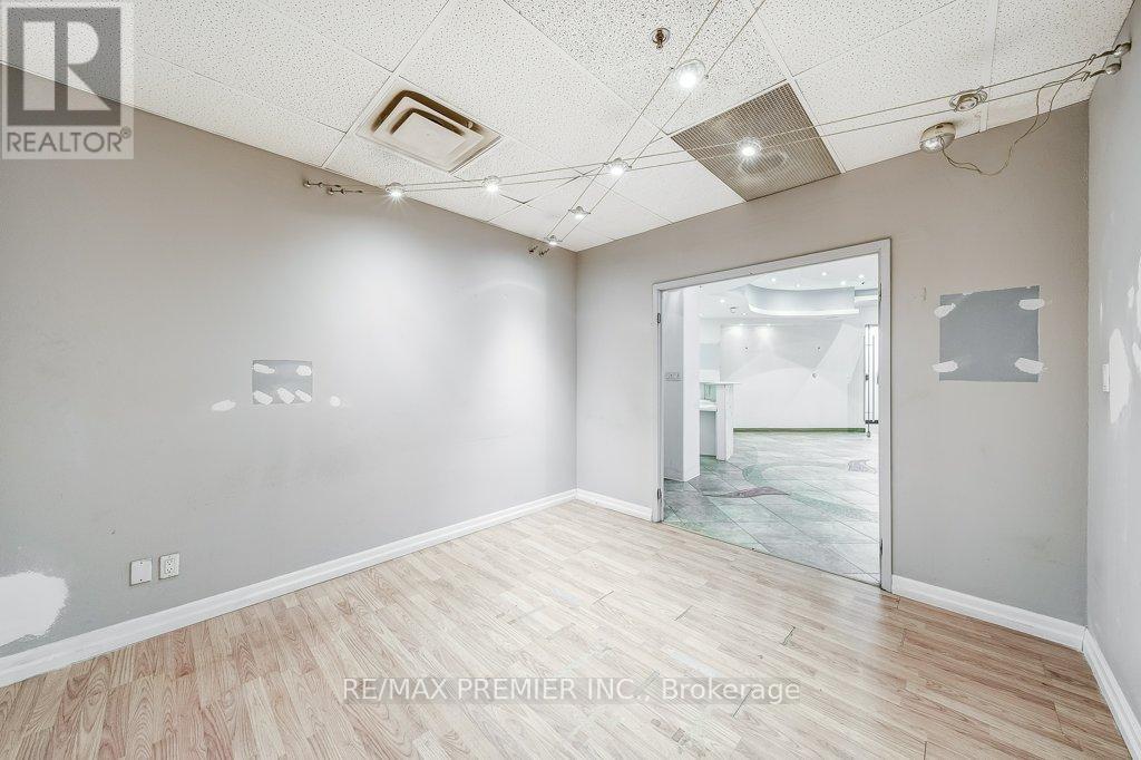 Du200 - 140 Woodbridge Avenue, Vaughan, ON