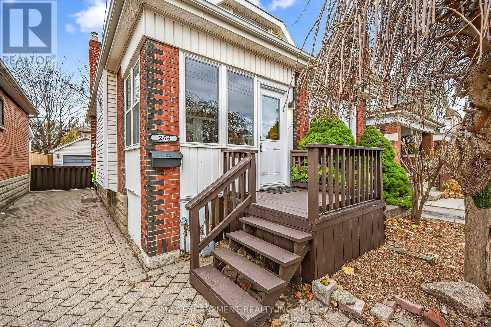 266 Wexford Avenue S, Hamilton, ON - Outdoor With Deck Patio Veranda