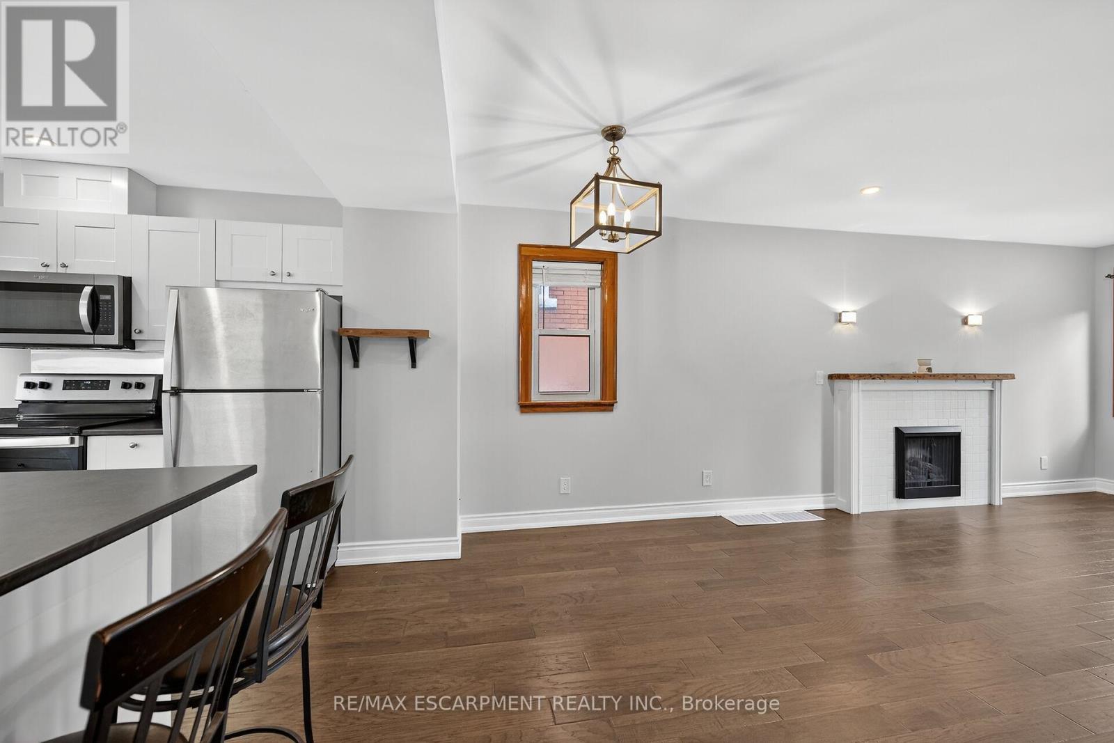 266 Wexford Avenue S, Hamilton, ON - Indoor Photo Showing Kitchen