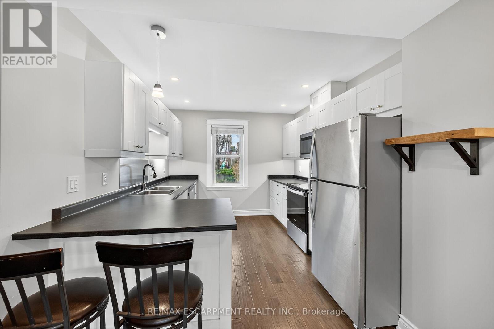 266 Wexford Avenue S, Hamilton, ON - Indoor Photo Showing Kitchen With Double Sink