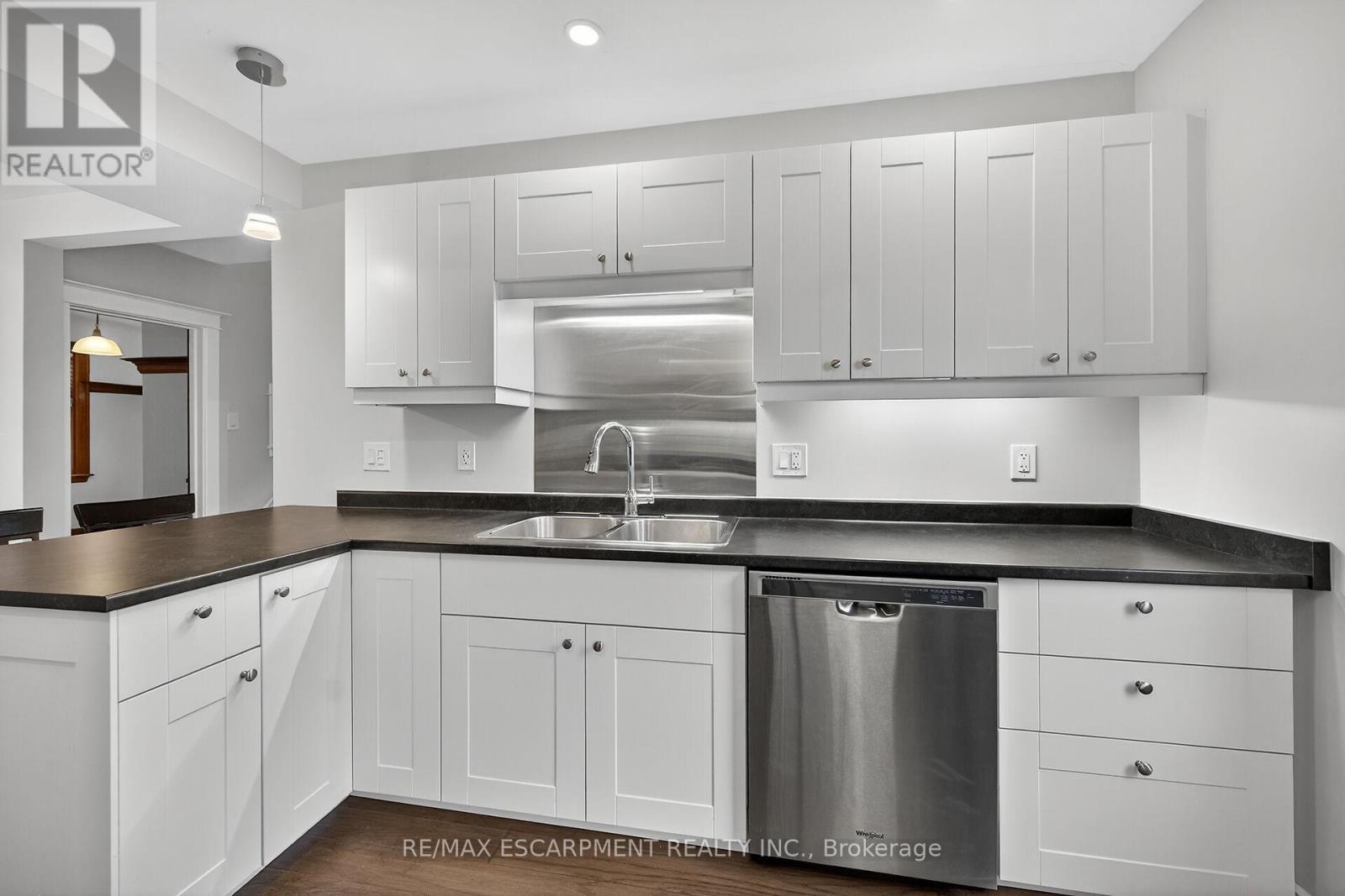 266 Wexford Avenue S, Hamilton, ON - Indoor Photo Showing Kitchen With Double Sink