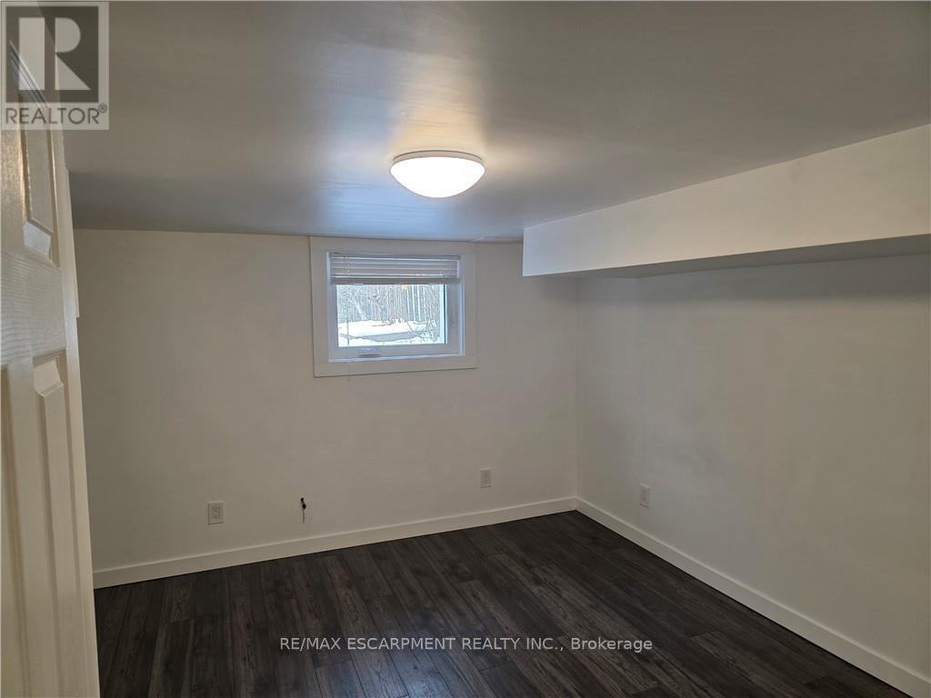 266 Wexford Avenue S, Hamilton, ON - Indoor Photo Showing Other Room