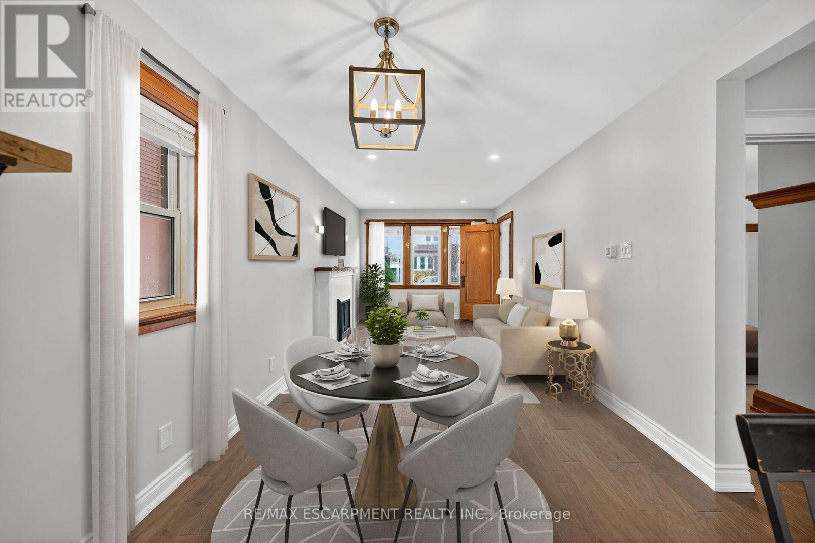 VIRTUALLY STAGED - 266 Wexford Avenue S, Hamilton, ON - Indoor Photo Showing Dining Room