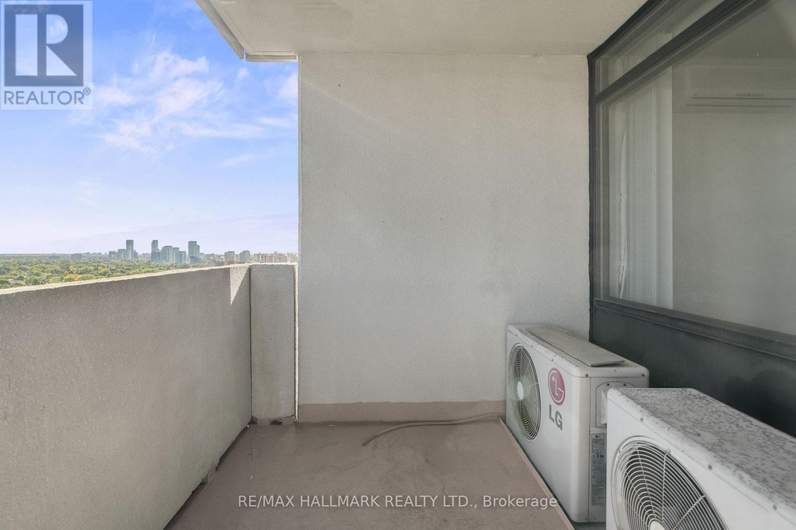 1805 - 3300 Don Mills Road, Toronto, ON - Indoor Photo Showing Laundry Room