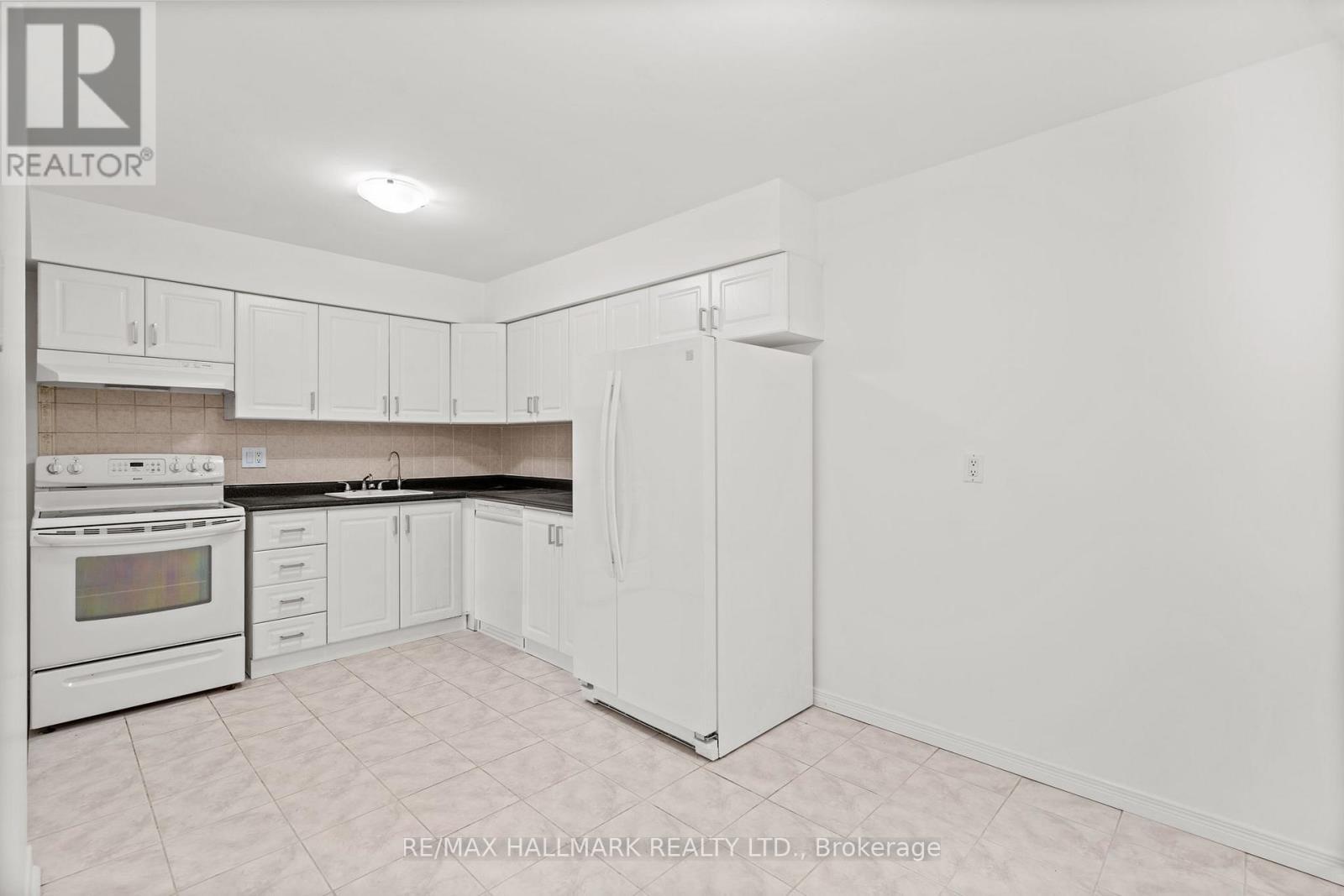 1805 - 3300 Don Mills Road, Toronto, ON - Indoor Photo Showing Kitchen