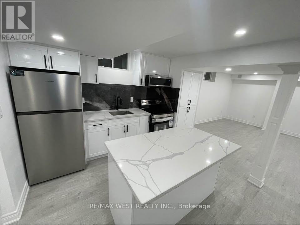 Bsmt - 339 Fleetwood Drive, Oshawa, ON - Indoor Photo Showing Kitchen